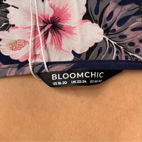 Plus size floral jumpsuit with pockets - Picture 5 of 5